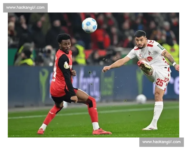 科隆防线遭重创!许伯斯战多特膝伤缺阵半年